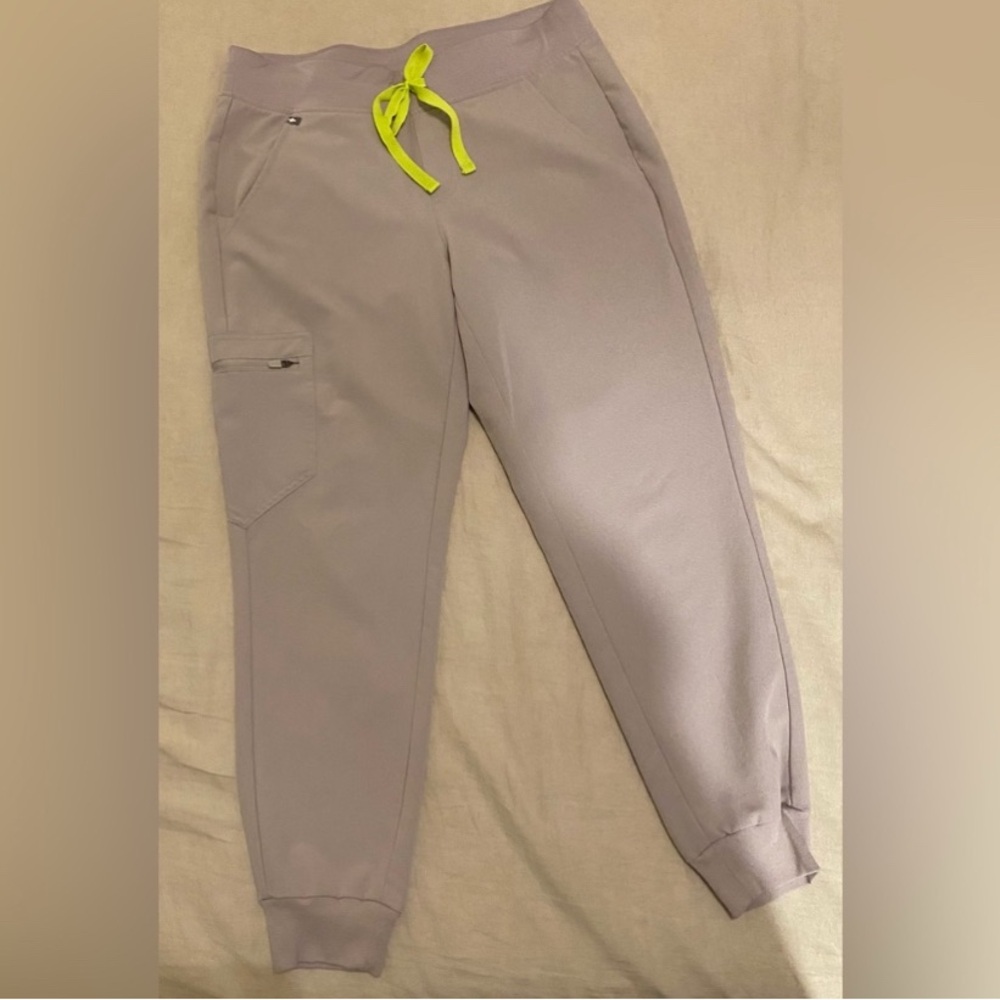 Figs size small petite pants